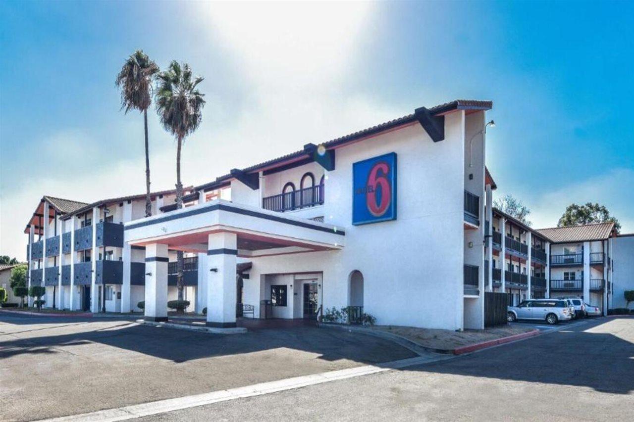 Motel 6 Ontario Ca Convention Center Airport Bagian luar foto
