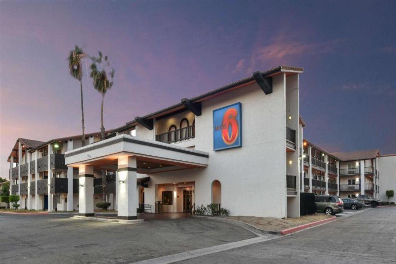 Motel 6 Ontario Ca Convention Center Airport Bagian luar foto