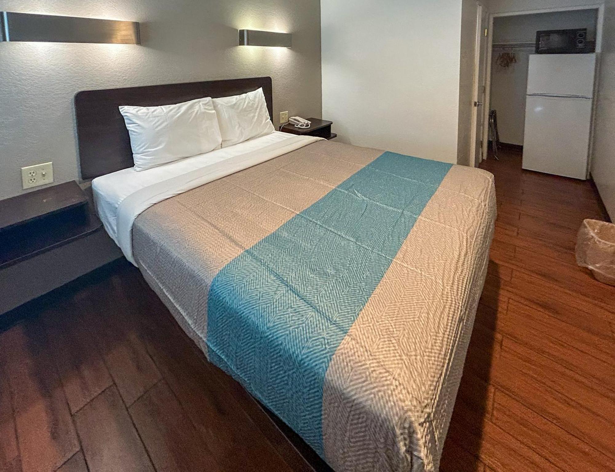 Motel 6 Ontario Ca Convention Center Airport Bagian luar foto