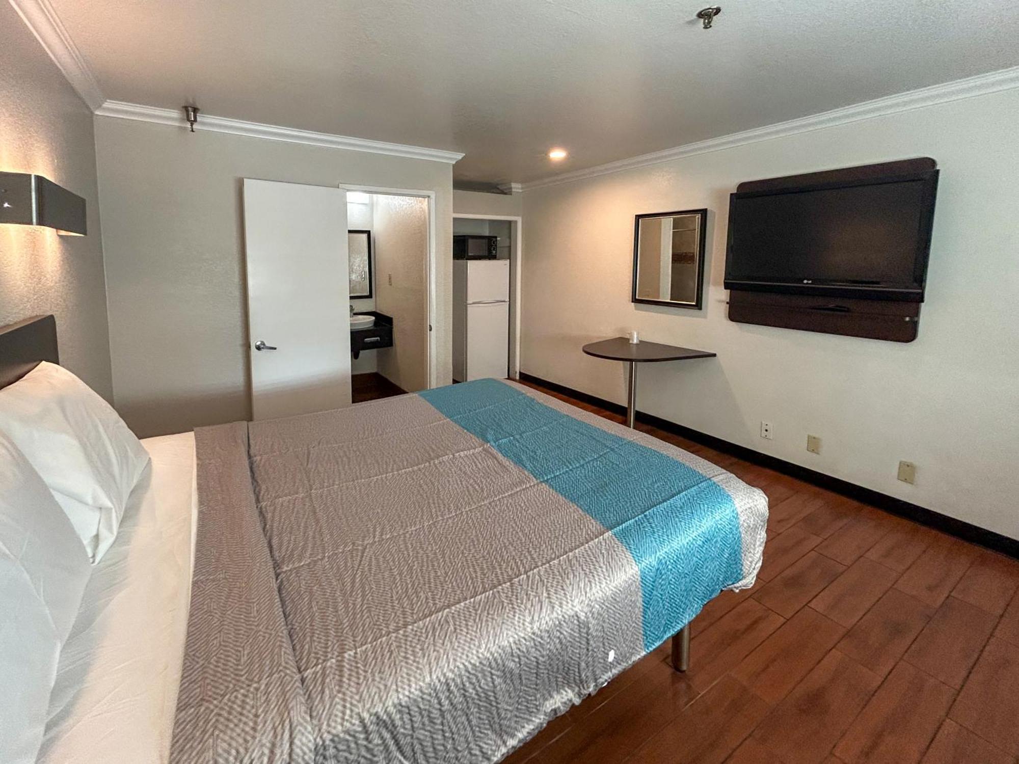 Motel 6 Ontario Ca Convention Center Airport Bagian luar foto
