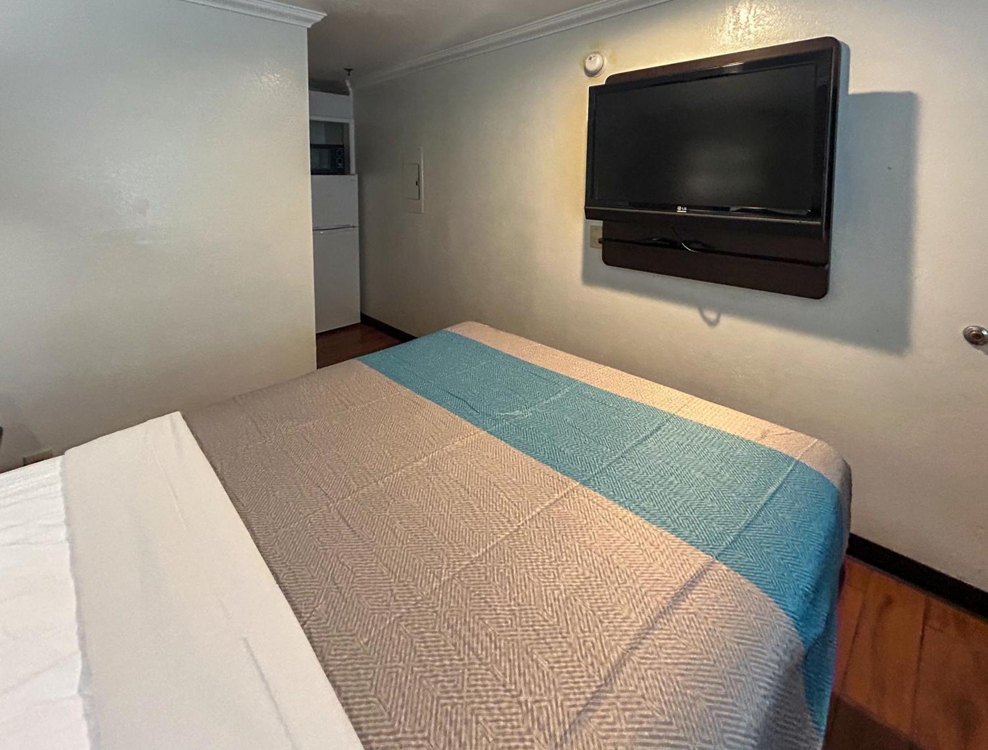 Motel 6 Ontario Ca Convention Center Airport Bagian luar foto