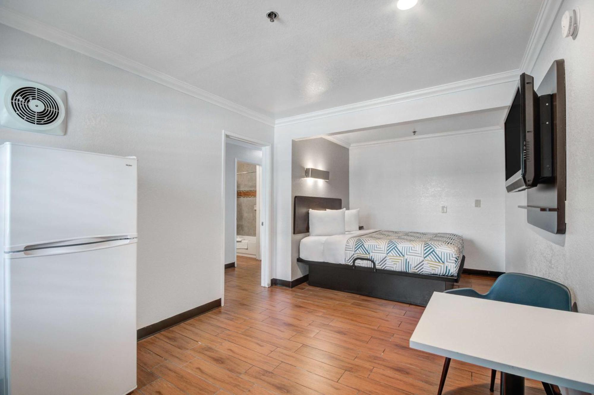 Motel 6 Ontario Ca Convention Center Airport Bagian luar foto